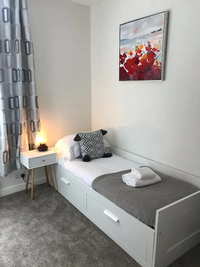 Portland Street With Free Parking Daire York
