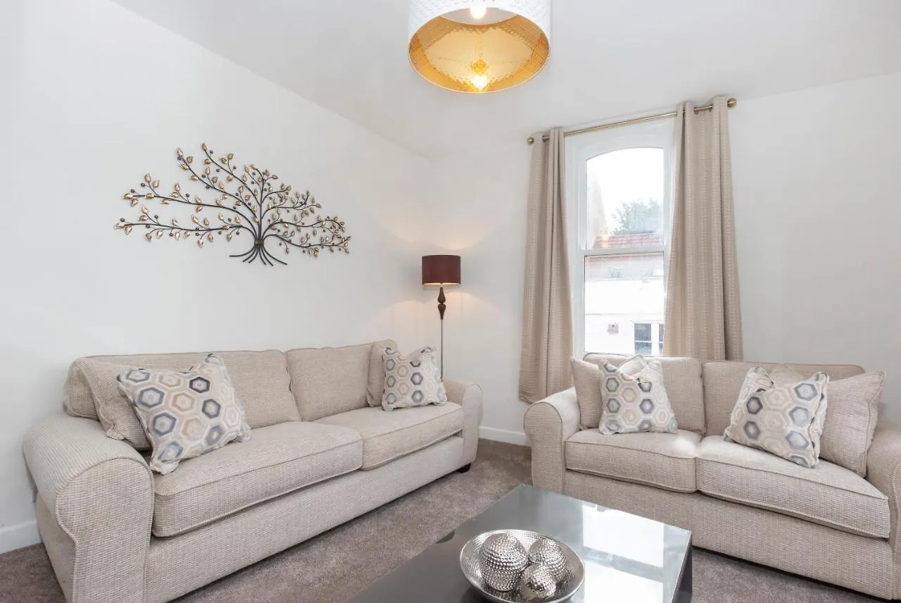 Portland Street With Free Parking Daire York